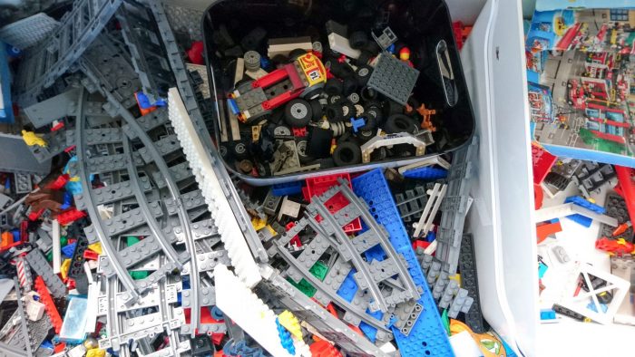 Opruimen, legosteentjes Orde scheppen in de Chaos