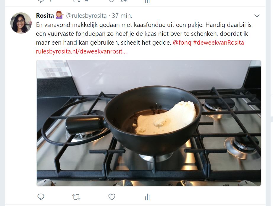 En vanavond makkelijk gedaan met kaasfondue uit een pakje. Handig daarbij is een vuurvaste fonduepan zo hoef je de kaas niet over te schenken, doordat ik maar een hand kan gebruiken, scheelt het gedoe.