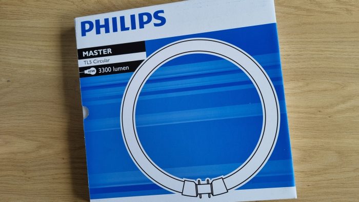 De nieuwe lamp voor de badkamer