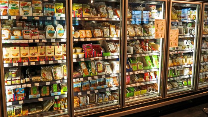 Koeling in een supermarkt tijdens het boodschappen doen